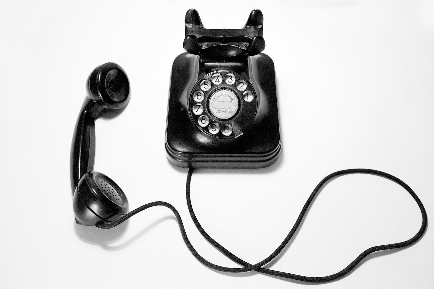 A black old telephone