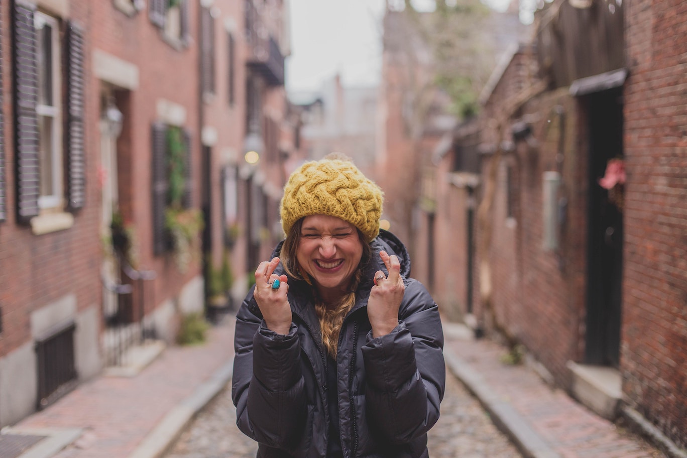 Woman crossing her fingers