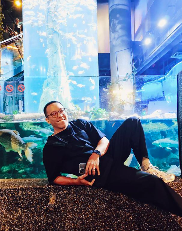 Stu in all black at Aquaria KLCC